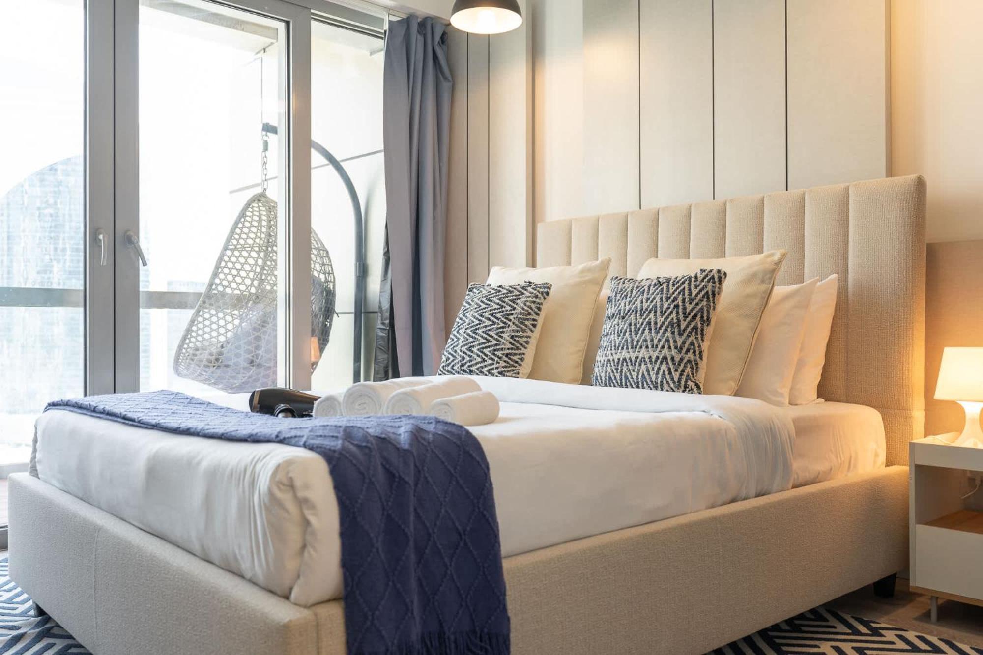 Modern 1-bedroom With Stunning View Of A City Skyline In Downtown Apartment Dubai