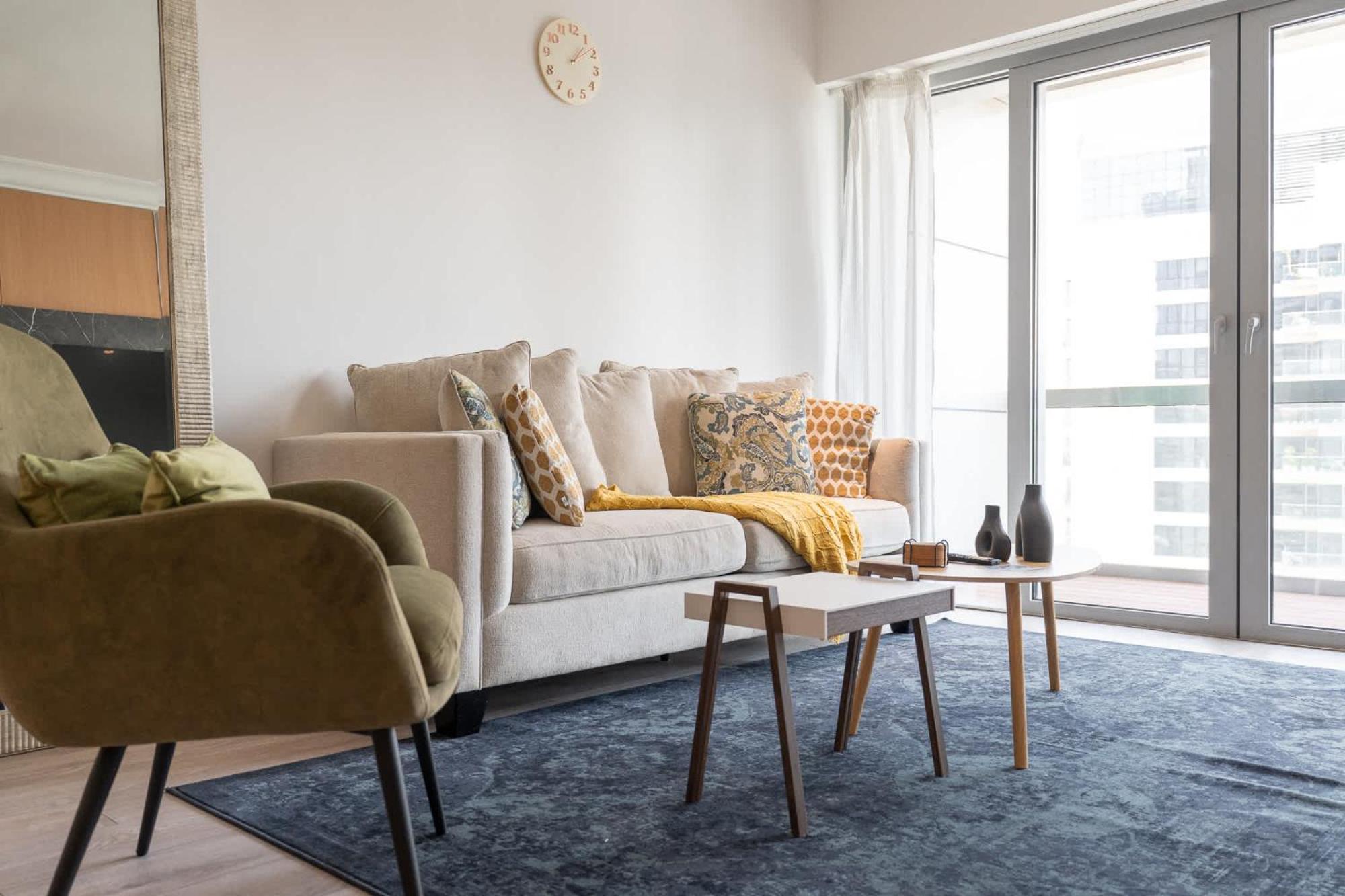 Apartment Modern 1-bedroom With Stunning View Of A City Skyline In Downtown