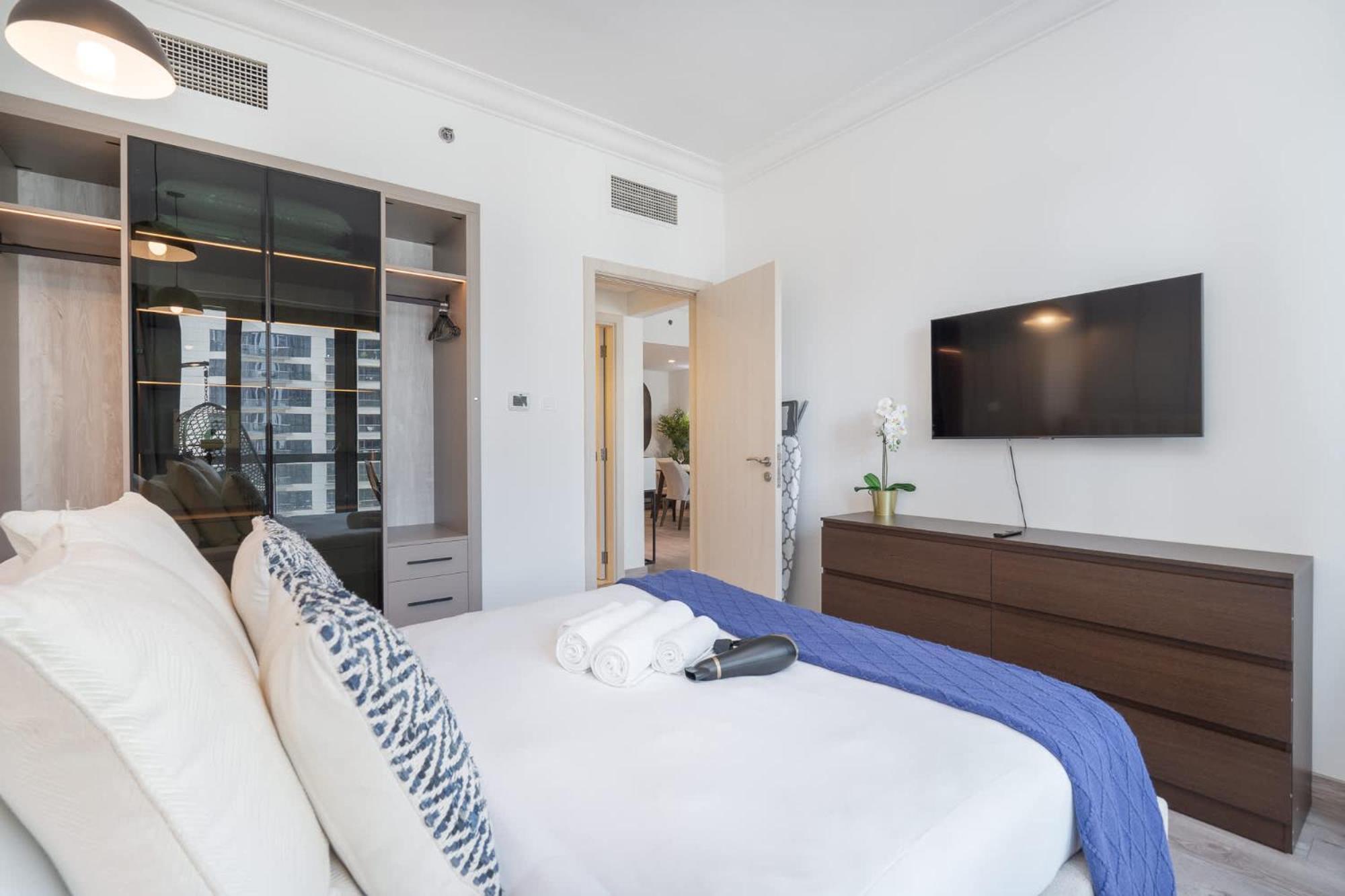 Modern 1-bedroom With Stunning View Of A City Skyline In Downtown Apartment Dubai