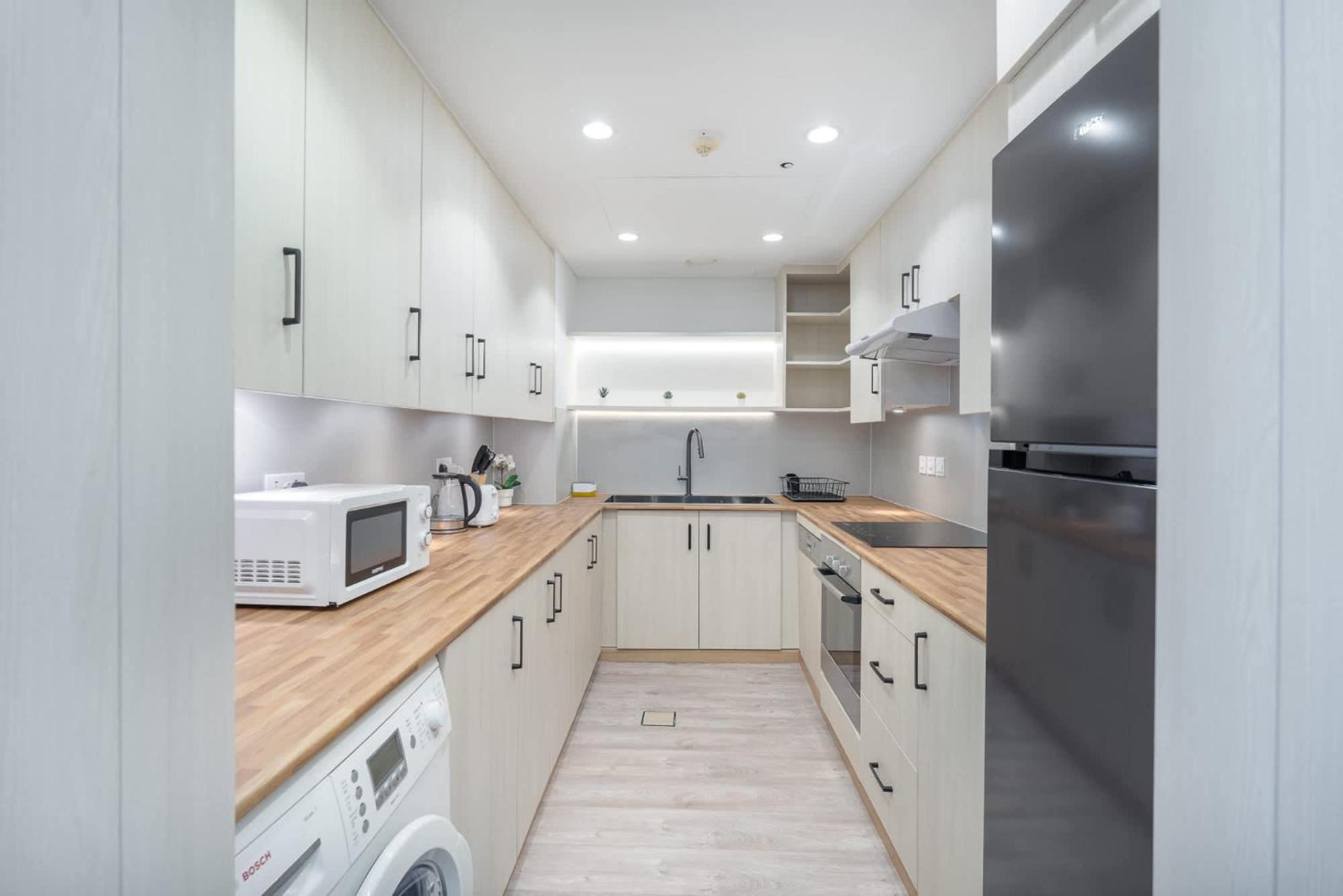 Modern 1-bedroom With Stunning View Of A City Skyline In Downtown *