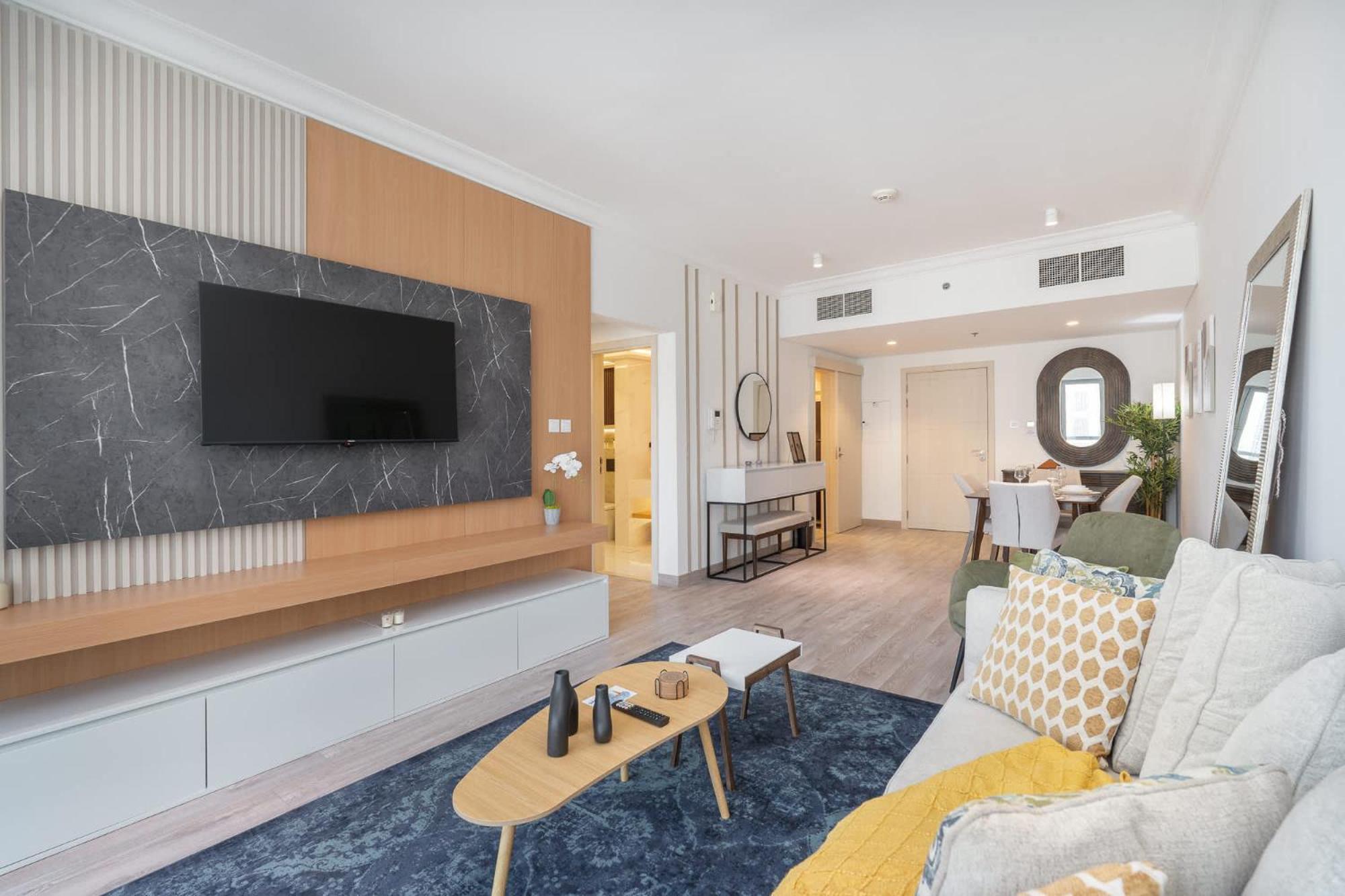 Modern 1-bedroom With Stunning View Of A City Skyline In Downtown Apartment